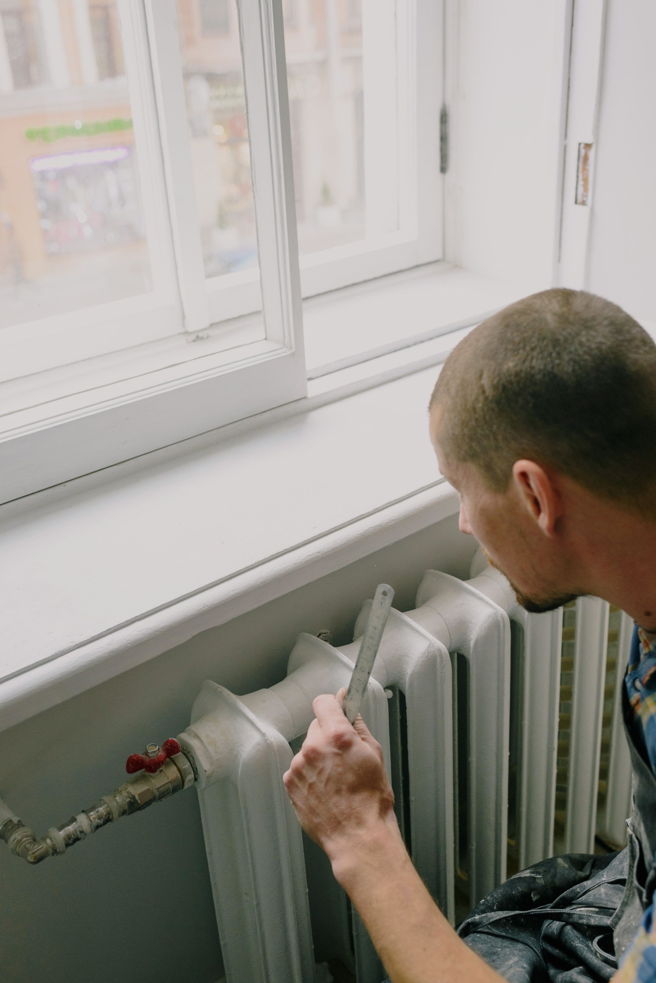 Tradesperson taking a customer call outside a home, organic Google search SEO